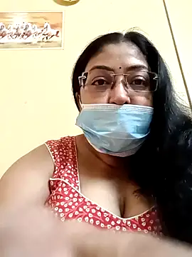 Snapshot of LAVERNIYA_ chatting on 12/08/24, 05:39 LAVERNIYA  online show from 12/08/24, 05:39