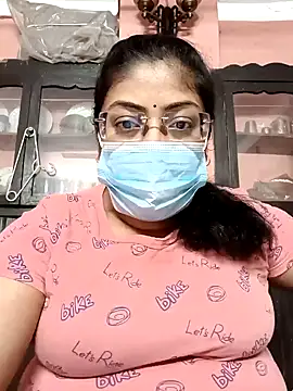 Snapshot of LAVERNIYA_ chatting on 12/12/24, 02:22 LAVERNIYA  online show from 12/12/24, 02:22
