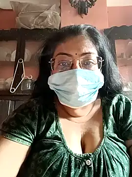 Snapshot of LAVERNIYA_ chatting on 12/13/24, 06:00 LAVERNIYA  online show from 12/13/24, 06:00