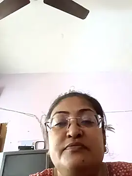 Snapshot of LAVERNIYA_ chatting on 12/29/24, 05:21 LAVERNIYA  online show from 12/29/24, 05:21