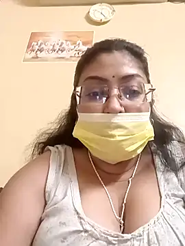 Snapshot of LAVERNIYA_ chatting on 01/17/25, 11:27 LAVERNIYA  online show from 01/17/25, 11:27