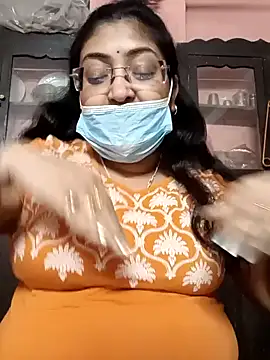 Snapshot of LAVERNIYA_ chatting on 01/23/25, 01:24 LAVERNIYA  online show from 01/23/25, 01:24