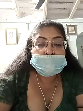Snapshot of LAVERNIYA_ chatting on 02/04/25, 06:49 LAVERNIYA  online show from 02/04/25, 06:49