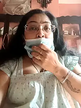Snapshot of LAVERNIYA_ chatting on 02/14/25, 05:30 LAVERNIYA  online show from 02/14/25, 05:30