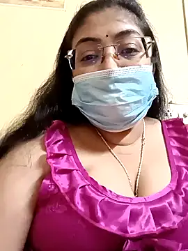 Snapshot of LAVERNIYA_ chatting on 02/16/25, 12:10 LAVERNIYA  online show from 02/16/25, 12:10