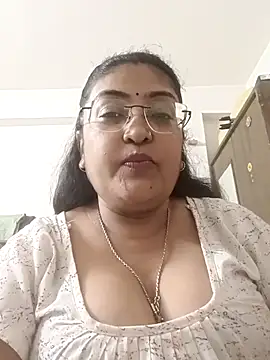 Snapshot of LAVERNIYA_ chatting on 09/09/25, 12:37 LAVERNIYA  online show from 09/09/25, 12:37