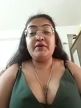 Snapshot of LAVERNIYA_ chatting on 09/10/25, 05:51 LAVERNIYA  online show from 09/10/25, 05:51