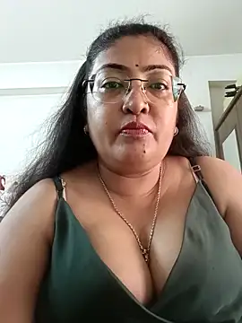 Snapshot of LAVERNIYA_ chatting on 09/13/25, 05:07 LAVERNIYA  online show from 09/13/25, 05:07