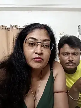 Snapshot of LAVERNIYA_ chatting on 09/18/25, 11:45 LAVERNIYA  online show from 09/18/25, 11:45