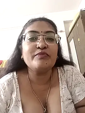 Snapshot of LAVERNIYA_ chatting on 09/21/25, 05:14 LAVERNIYA  online show from 09/21/25, 05:14