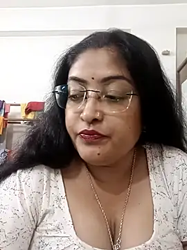 Snapshot of LAVERNIYA_ chatting on 09/23/25, 10:18 LAVERNIYA  online show from 09/23/25, 10:18