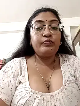 Snapshot of LAVERNIYA_ chatting on 09/26/25, 05:06 LAVERNIYA  online show from 09/26/25, 05:06