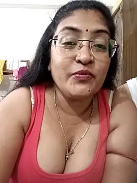 Snapshot of LAVERNIYA_ chatting on 10/07/25, 07:44 LAVERNIYA  online show from 10/07/25, 07:44