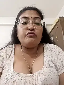 Snapshot of LAVERNIYA_ chatting on 10/09/25, 11:41 LAVERNIYA  online show from 10/09/25, 11:41