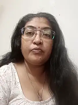 Snapshot of LAVERNIYA_ chatting on 10/15/25, 06:35 LAVERNIYA  online show from 10/15/25, 06:35