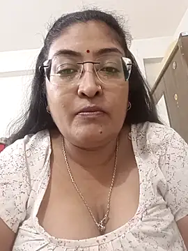 Snapshot of LAVERNIYA_ chatting on 10/16/25, 12:39 LAVERNIYA  online show from 10/16/25, 12:39