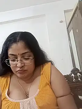 Snapshot of LAVERNIYA_ chatting on 10/18/25, 12:06 LAVERNIYA  online show from 10/18/25, 12:06