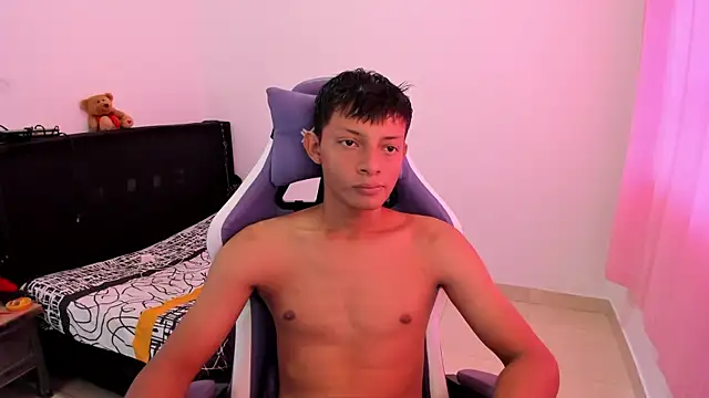 Snapshot of Annie_Dani420 chatting on 12/02/24, 03:14 Annie Dani420 online show from 12/02/24, 03:14