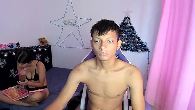 Snapshot of Annie_Dani420 chatting on 12/15/24, 10:26 Annie Dani420 online show from 12/15/24, 10:26