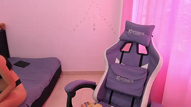 Snapshot of Annie_Dani420 chatting on 01/22/25, 03:29 Annie Dani420 online show from 01/22/25, 03:29