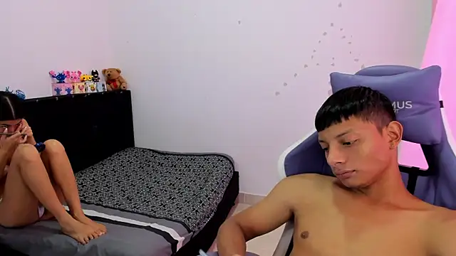 Snapshot of Annie_Dani420 chatting on 01/23/25, 09:39 Annie Dani420 online show from 01/23/25, 09:39