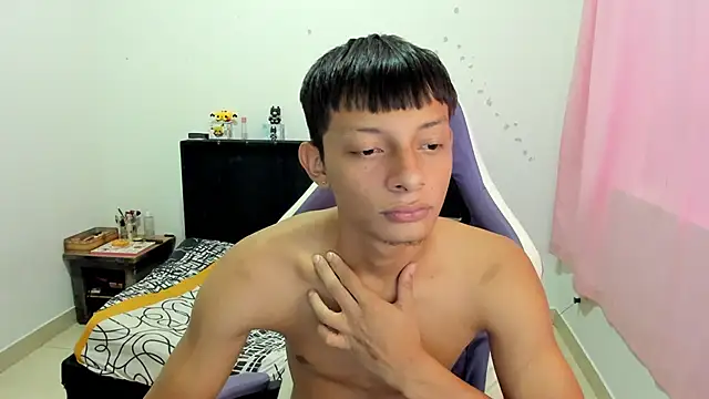 Snapshot of Annie_Dani420 chatting on 02/13/25, 11:04 Annie Dani420 online show from 02/13/25, 11:04