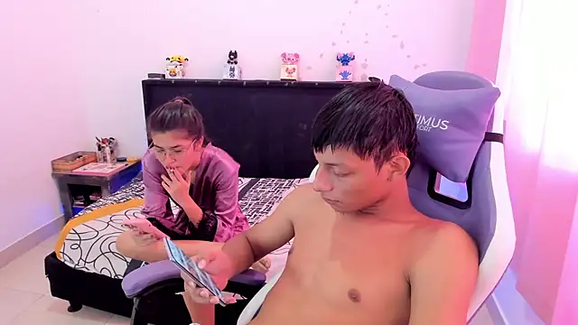 Snapshot of Annie_Dani420 chatting on 02/16/25, 06:43 Annie Dani420 online show from 02/16/25, 06:43