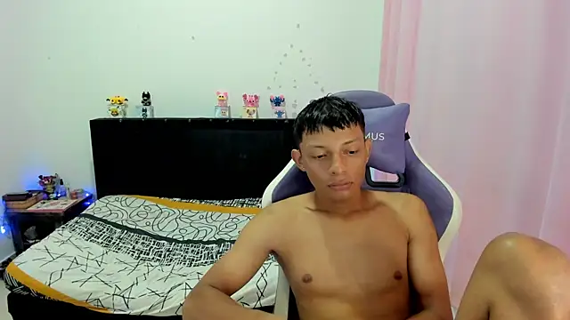 Snapshot of Annie_Dani420 chatting on 03/15/25, 11:50 Annie Dani420 online show from 03/15/25, 11:50