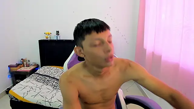 Snapshot of Annie_Dani420 chatting on 03/21/25, 05:23 Annie Dani420 online show from 03/21/25, 05:23