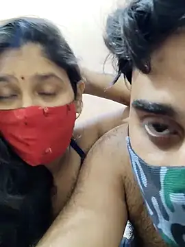 Snapshot of IND_COUPLE1 chatting on 12/18/24, 03:11 IND COUPLE1 online show from 12/18/24, 03:11