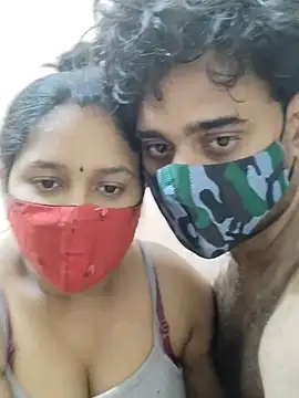 Snapshot of IND_COUPLE1 chatting on 12/20/24, 04:57 IND COUPLE1 online show from 12/20/24, 04:57