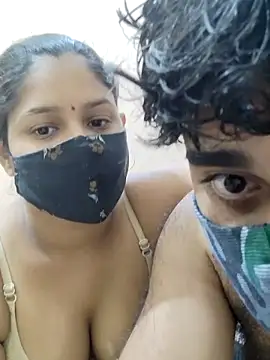 Snapshot of IND_COUPLE1 chatting on 01/04/25, 02:04 IND COUPLE1 online show from 01/04/25, 02:04