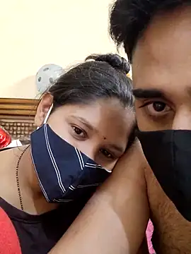 Snapshot of IND_COUPLE1 chatting on 02/14/25, 04:09 IND COUPLE1 online show from 02/14/25, 04:09