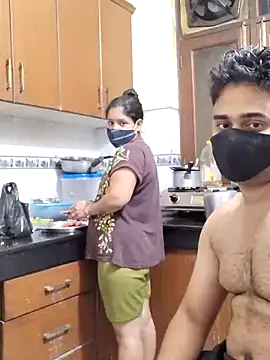 Snapshot of IND_COUPLE1 chatting on 02/15/25, 02:00 IND COUPLE1 online show from 02/15/25, 02:00