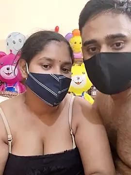 Snapshot of IND_COUPLE1 chatting on 02/24/25, 06:47 IND COUPLE1 online show from 02/24/25, 06:47