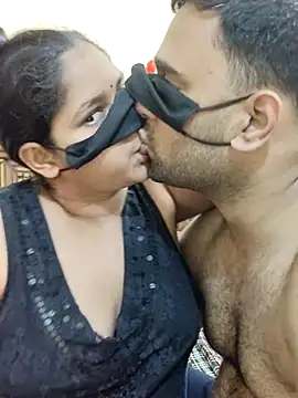 Snapshot of IND_COUPLE1 chatting on 03/03/25, 05:39 IND COUPLE1 online show from 03/03/25, 05:39