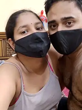 Snapshot of IND_COUPLE1 chatting on 03/07/25, 04:00 IND COUPLE1 online show from 03/07/25, 04:00