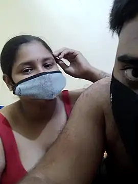 Snapshot of IND_COUPLE1 chatting on 04/16/26, 10:16 IND COUPLE1 online show from 04/16/26, 10:16