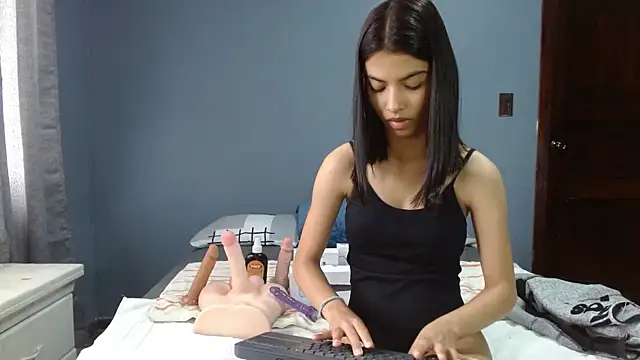 LiaOrtiz69 online show from 12/10/24, 07:32