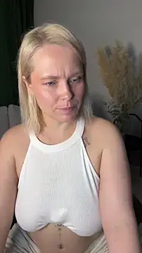 Snapshot of Charming_Daphny chatting on 05/16/26, 06:43 Charming Daphny online show from 05/16/26, 06:43
