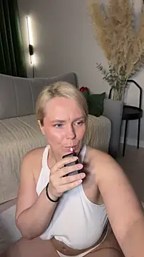 Snapshot of Charming_Daphny chatting on 05/16/26, 10:36 Charming Daphny online show from 05/16/26, 10:36