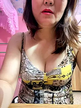 Snapshot of Ory22 chatting on 10/03/25, 12:02 Ory22 online show from 10/03/25, 12:02
