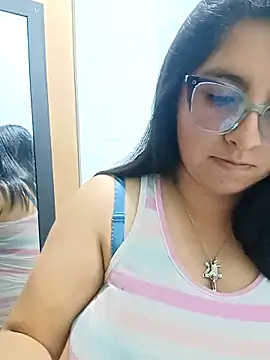  Angelinaandrade  online show from 10/30/25, 01:18