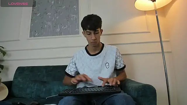 Snapshot of Lucian_Davi chatting on 01/08/25, 12:37 Lucian Davi online show from 01/08/25, 12:37