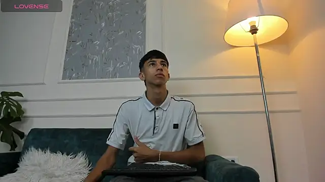 Snapshot of Lucian_Davi chatting on 02/03/25, 12:14 Lucian Davi online show from 02/03/25, 12:14