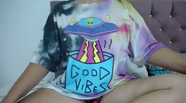 Snapshot of mirand_zackyx chatting on 02/14/25, 11:31 mirand zackyx online show from 02/14/25, 11:31