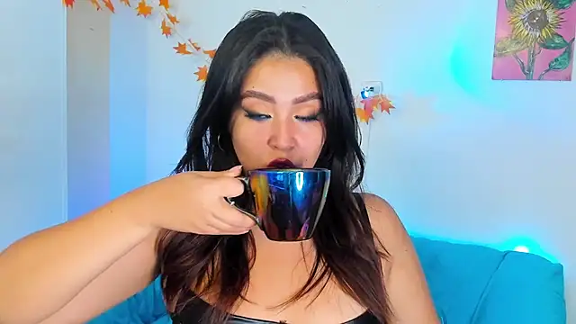 Snapshot of LiahDiaz chatting on 12/22/24, 08:58 LiahDiaz online show from 12/22/24, 08:58