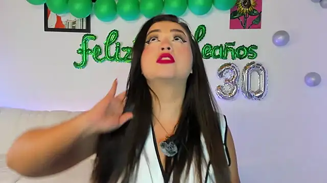 Snapshot of LiahDiaz chatting on 11/24/25, 08:52 LiahDiaz online show from 11/24/25, 08:52