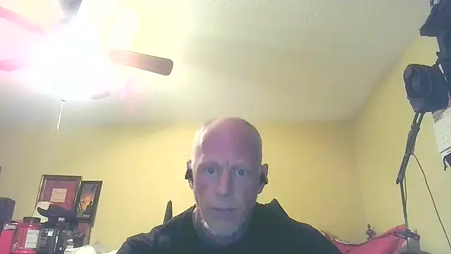 hunterbiggun007 online show from 12/15/25, 06:34