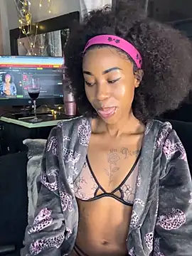 Snapshot of Dime-__ chatting on 10/15/25, 10:10 Dime-   online show from 10/15/25, 10:10